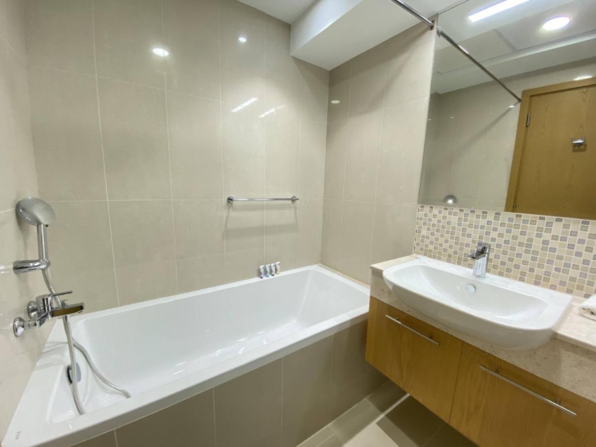 ドバイLux Bnb Bellevue Tower Downtownアパートメント エクステリア 写真