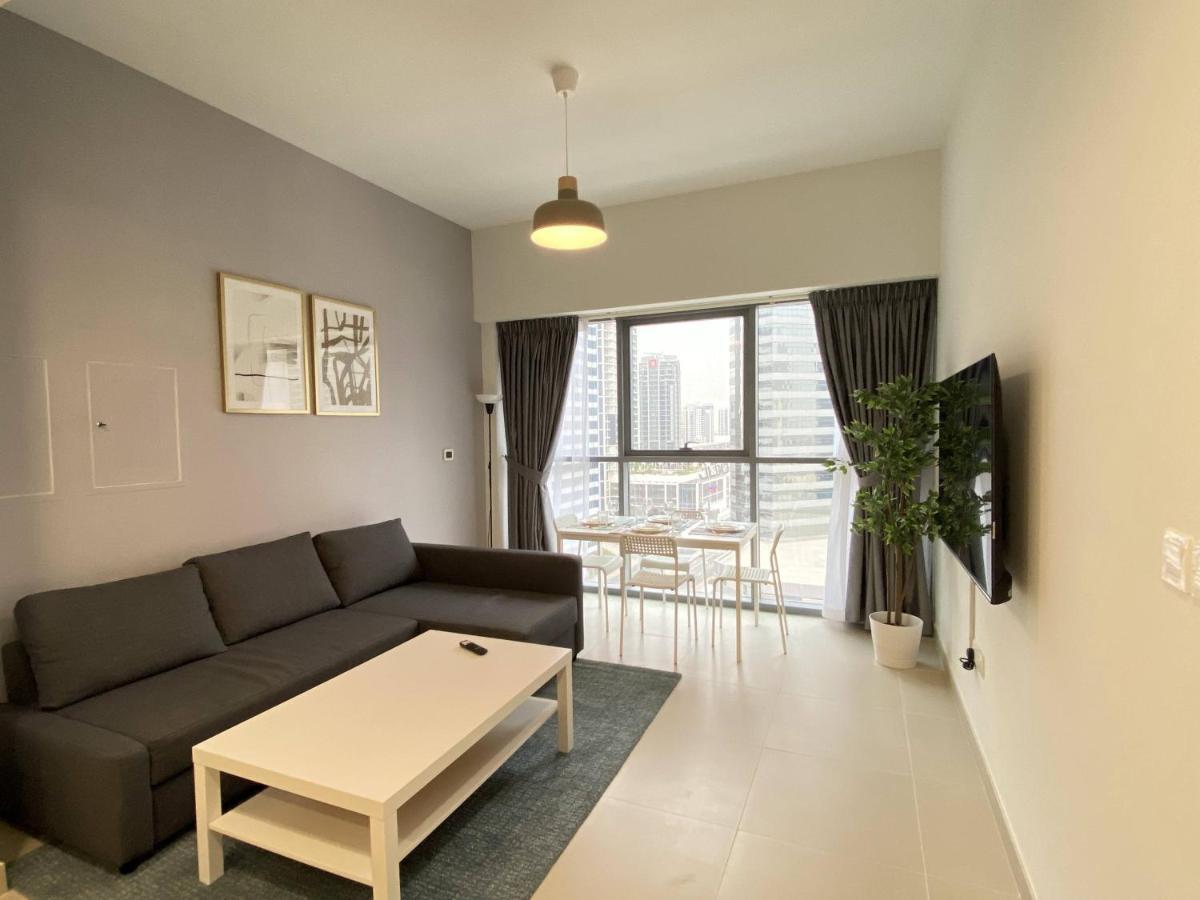 ドバイLux Bnb Bellevue Tower Downtownアパートメント エクステリア 写真