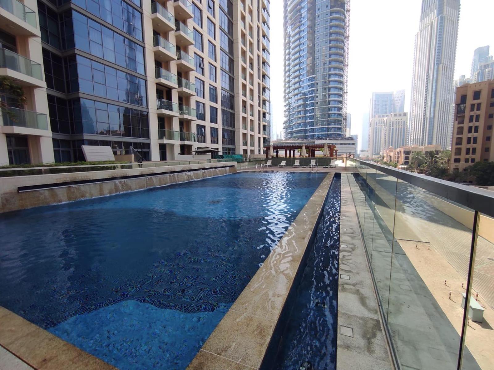 ドバイLux Bnb Bellevue Tower Downtownアパートメント エクステリア 写真